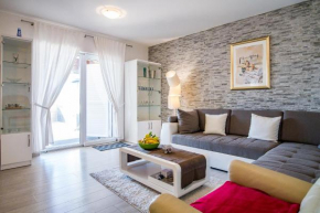 Luxury Apartment Stipe